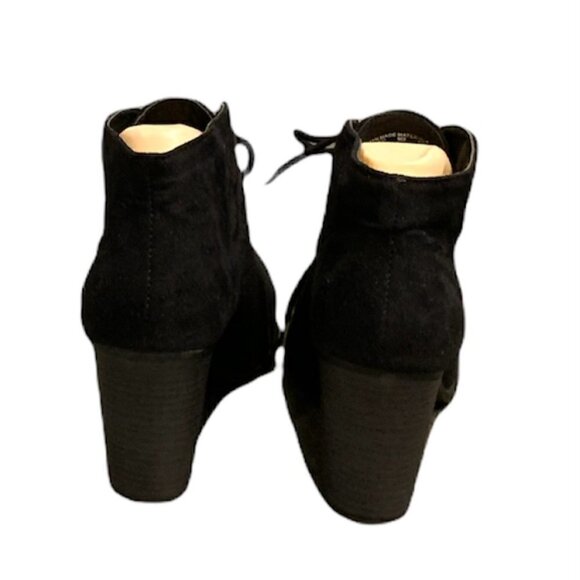 Attention Talina Lace Up Ankle Bootie 7M Black Faux Suede Stacked Heel 174N - Picture 7 of 8